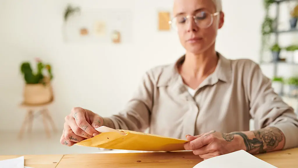 Packing-documents-to-envelope